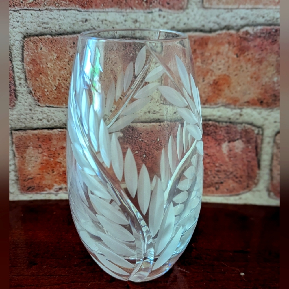 Mikasa Roma Crystal Etched Fern Leaves Vase